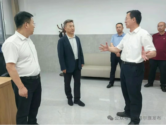 王国泉到准格尔中学调研