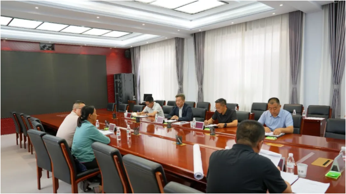 王国泉在旗信访局约见信访群众