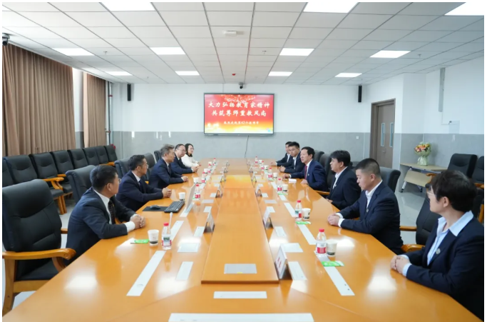 王国泉开展教师节走访慰问